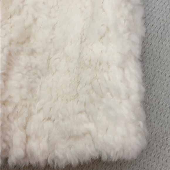 Carter’s faux fur vest - Picture 3 of 5